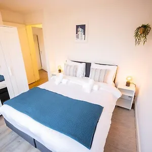 Apartment Magnificent Two Bedroom - Sd23m 